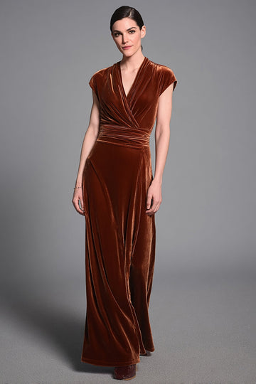Robe longue formelle en velours caramel à col en V